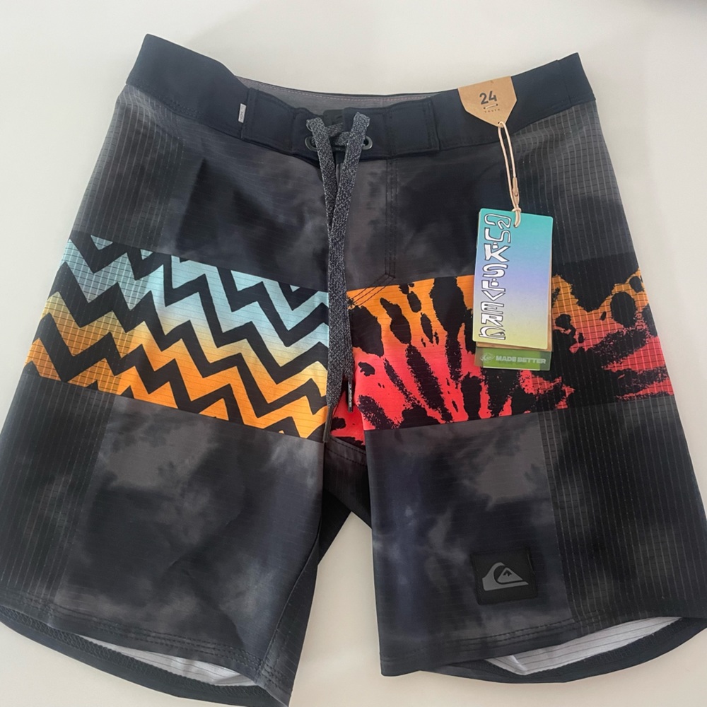 Boys Quiksilver Size 24 Boardshorts NWT